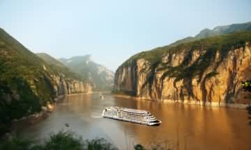 Yangtze River Cruise Ship